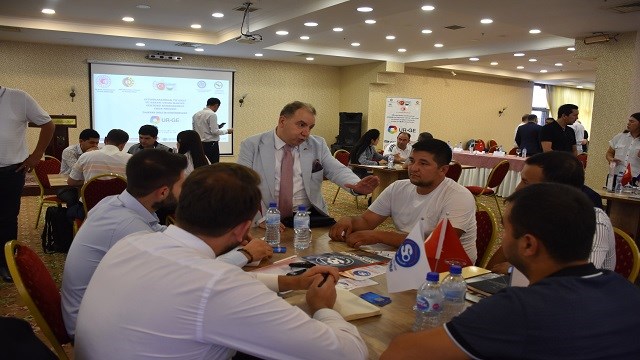 Özbekistan’ın başkenti Taşkent’te Özbek-Türk İş Forumu düzenlendi