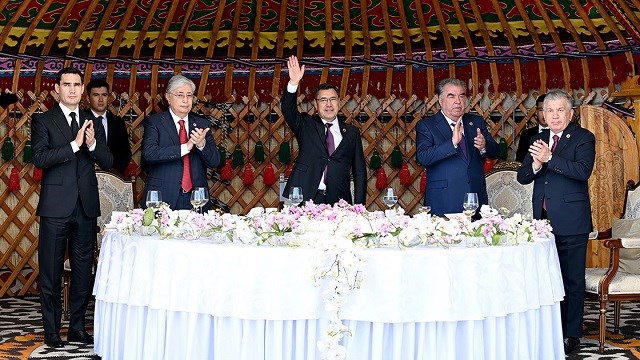 Kırgızistan’da konuk cumhurbaşkanlarının onuruna konser verildi