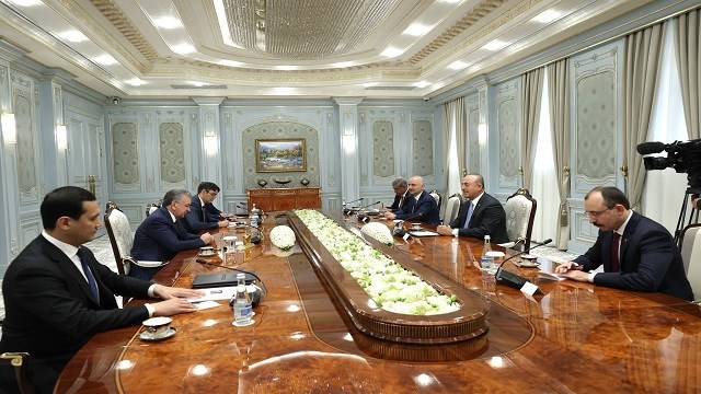 Özbekistan Cumhurbaşkanı Mirziyoyev, Çavuşoğlu, Muş ve Karaismailoğlu’nu kabul etti
